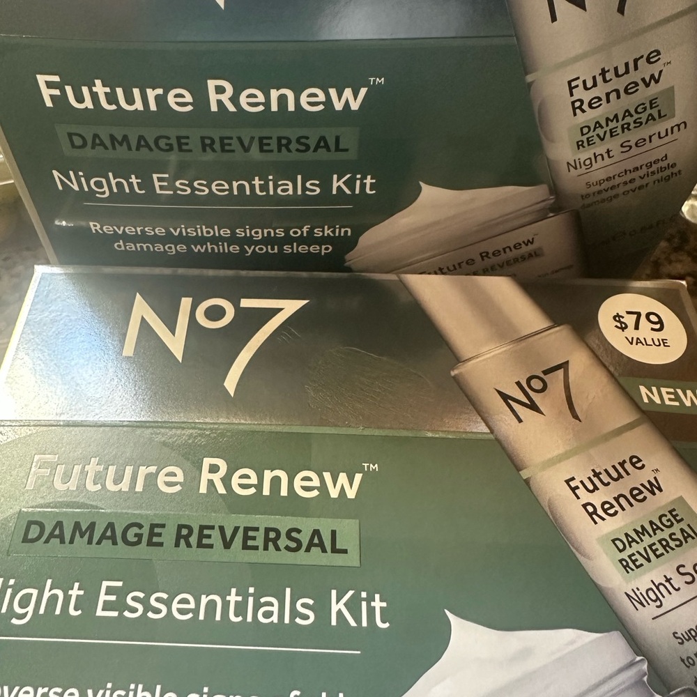 No7 Future Renew Night Essentials Kit